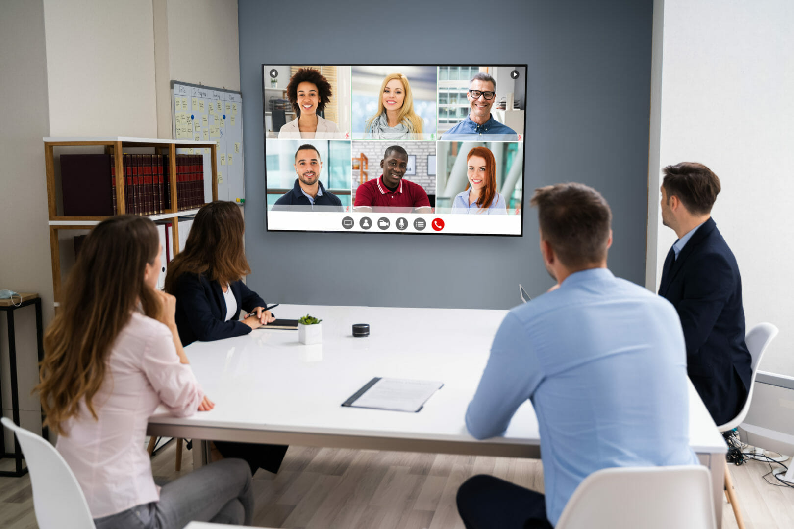 Seamless Collaboration: Bridging the Gap Between In-Office and Remote Workers