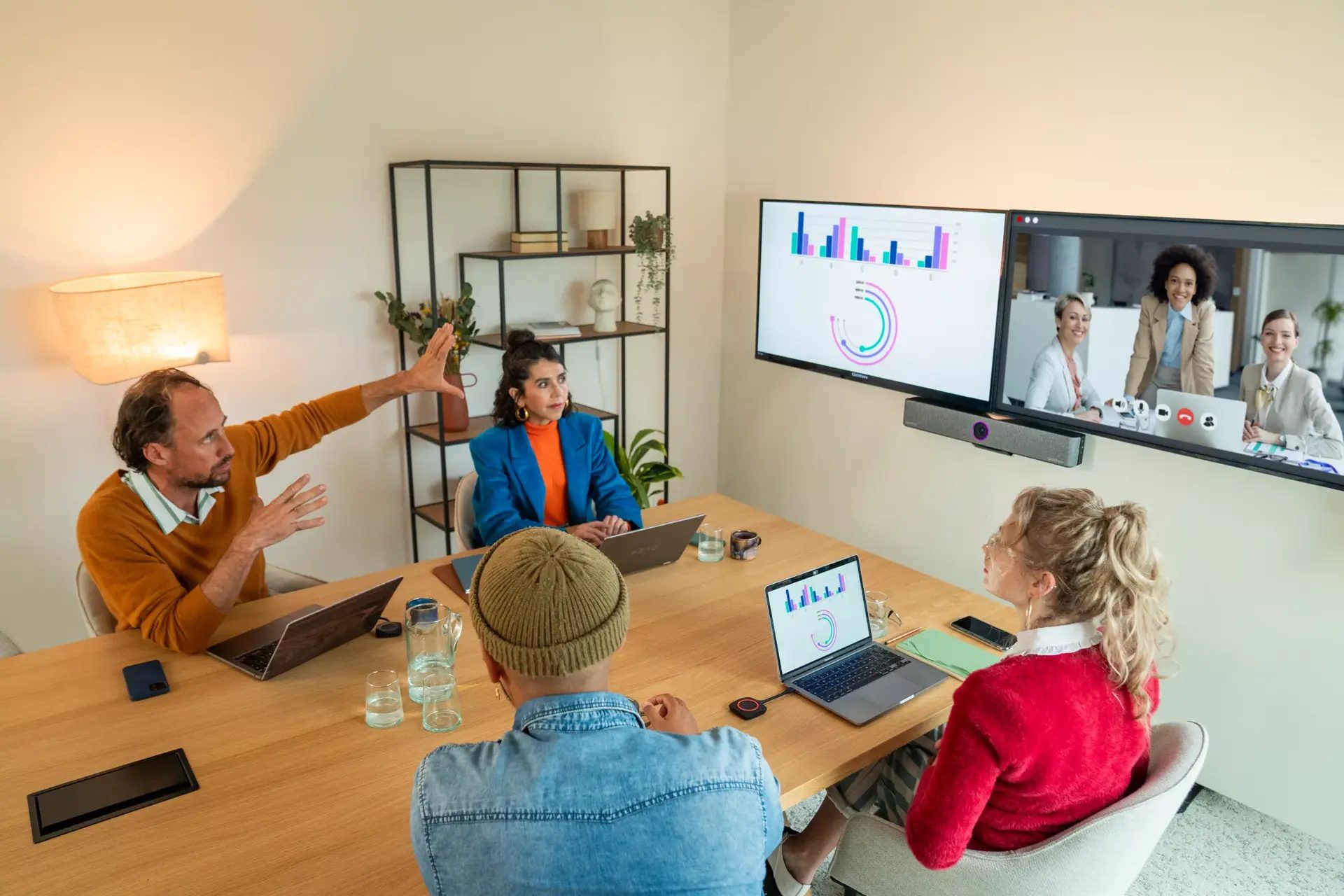 Seamless Collaboration: Exploring the Barco ClickShare All-In-One Video Bar